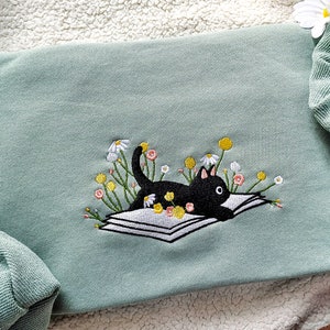 Cute Lying On The Book Cat Embroidered Sweatshirt,Embroidered Daisy crewneck,Reading Sweatshirt,Books Reading, Gift for Cat Lover image 4