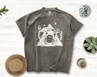 Chemise imprimée à la main grenouille et champignon, impressions d'art, t-shirts vintage, chemise grenouille confortable, cadeaux grenouille, cadeaux pour elle/il, cadeau pour un amoureux de la nature