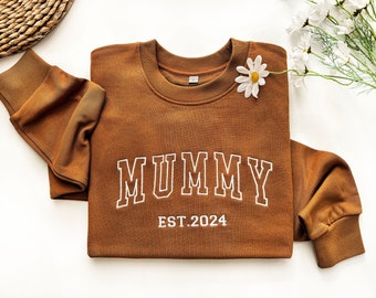 Benutzerdefinierte Mama besticktes Sweatshirt, benutzerdefinierte Mama Rundhalsausschnitt mit Kindernamen, Herz auf dem Ärmel, Geschenk für neue Mutter, Muttertagsgeschenk