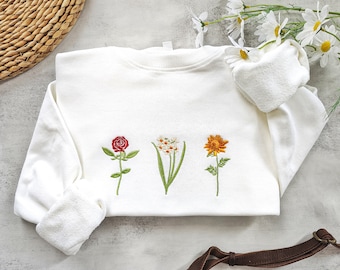 Sudadera bordada de flor de nacimiento de mes de nacimiento personalizado, regalo de flor de nacimiento, regalo personalizado para mamá y abuela, suéter de flores