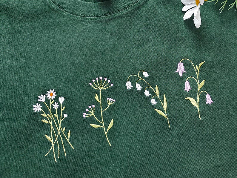 Schöne Wildblumen gestickte T-Shirt, dunkelgrüne Gänseblümchen Shirt, Blumenstickerei T-Shirts, Geschenke für sie / er, Geschenke für Mama Bild 3