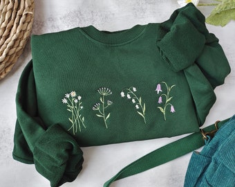 Cute Wildflowers embroidered crewneck-Dark green daisy sweatshirt-Floral embroidered sweatshirt-Gifts for her,Gifts for Mom