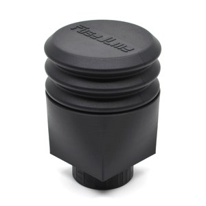 Puede incluir: Tap&oacute;n de botella de pl&aacute;stico negro con la palabra "Fuel Line" en relieve en la parte superior. El tap&oacute;n tiene un dise&ntilde;o acanalado.