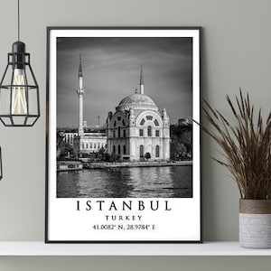 Arte em parede de viagem com fotografia em preto e branco de Istambul Türkiye apresentando o Palácio Dolmbache