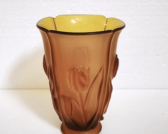 Art-deco Tsjechische amberkleurige glazen vaas tulpenreliëf – Josef Inwald / Barolac, jaren 1930