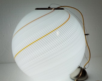 16-inch bolhanglamp van Muranoglas, met spiraalvormige strepen uit Italië, jaren 70