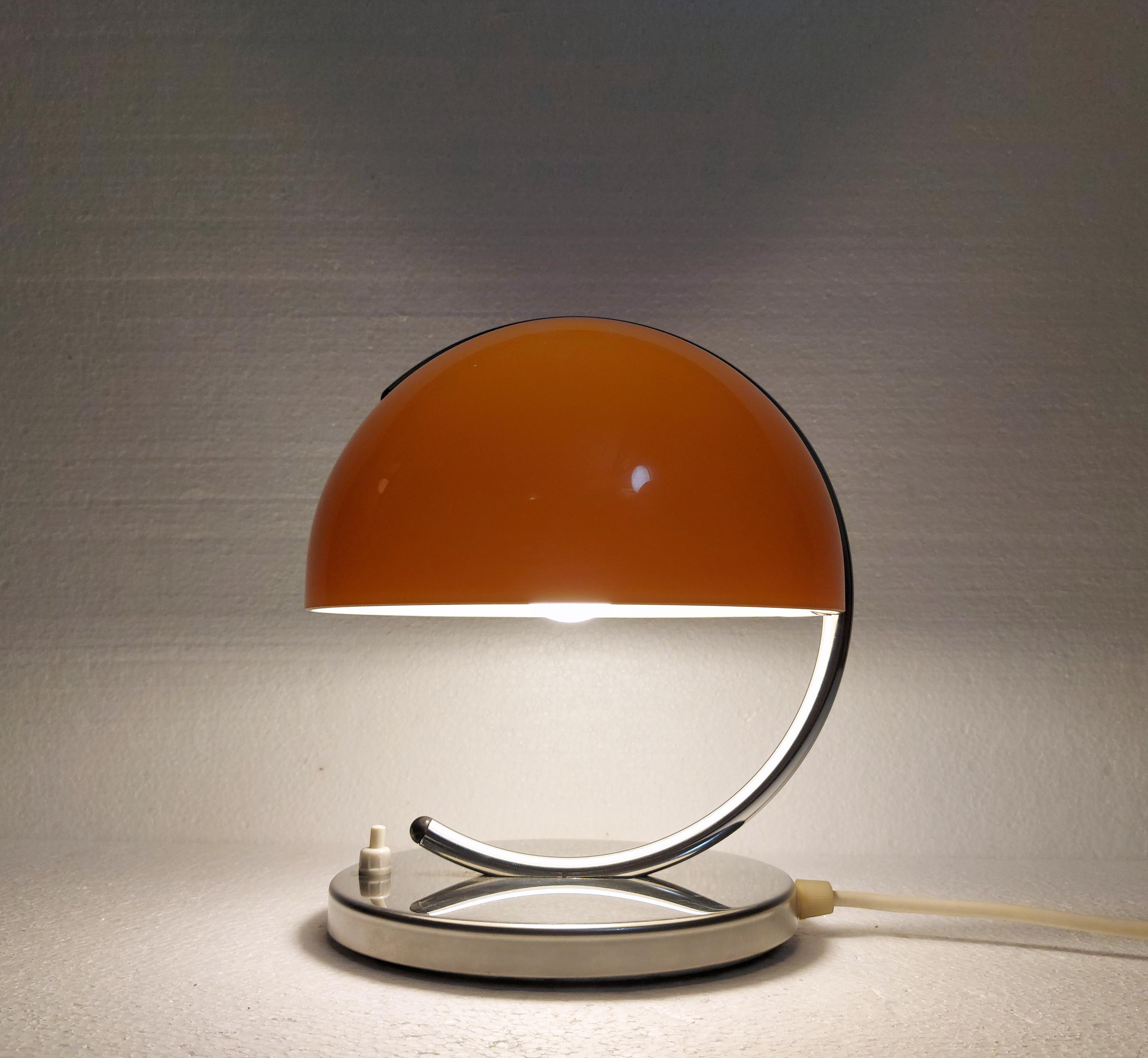 Meblo Guzzini Mura Table Lamp by Luigi Massoni, Space Age