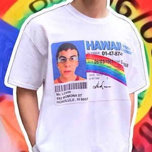 Maglietta Superbad di Mclovin / Maglietta divertente Rave Outfit Hawaii Nerd Shirt / Y2k Hawaii Mclovin Fake ID Card Graphic Tee Regali per lui Unico divertente