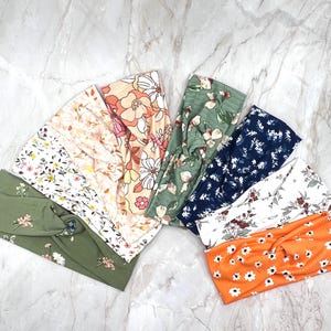 Floral twist headband for women, Button Headband for nurse, Soft stretchy hairband, Handmade gifts, Workout Yoga Accessory