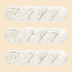 Alpaca wool | Handspun alpaca wool | Natural knitting wool | Undyed knitting yarn | Raw wool | Organic | DK wool | Yarn | White