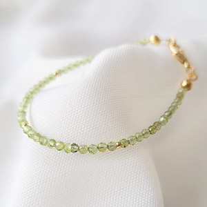 August birthstone peridot, minimalist bead gemstone bracelet, dainty peridot bracelet, 2mm tiny crystal gold bracelet, peridot crystal