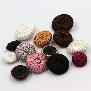 Posamentenknopf mit Knoten in der Mitte - 4455