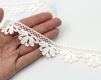 Flower Scalloped Lace - Off-white - 28mm x 1m - 5550
