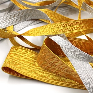 Metallfläta med präglad raddesign x 1 m - 7548