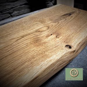Floating oak wall shelf - Elegant design with natural tree edge. Ideal for books, plants and decoration. Handmade.