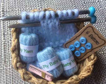 Mini-Strickkorb Für Puppenhaus 1:12 – Mit Wollgarn & Nadeln, Perfekt Für Weihnachts-Deko