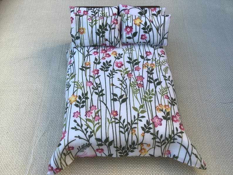 Miniature floral duvet, 1/12th scale bedding, pink floral print, bedroom accessories image 2