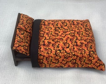 Miniature double bed comforter, 1/12th scale bedding, pumpkin print fabric  , Halloween bedroom decor