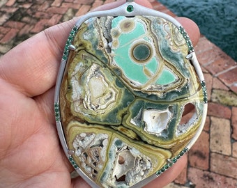 Clay canyon large varsite stone pendant with emeralds