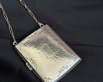 Antik tysk viktoriansk silverkortfodral/cigarettfodral, Minaudiere, invecklad blomstergravyr, hamrad design