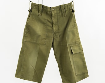 Pantaloncini vintage dell'esercito britannico - Taglia W28 L13 / 1990 / Sbiadito / Verde oliva / Eccedenza militare / Vita stretta