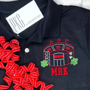 Polo bordado del estadio UGA - Niño pequeño - Nombre personalizado - Bordado del estadio Sanford - Fanático del fútbol - Nombre personalizado - Polo negro