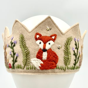 Birthday crown embroidered with desired motifs