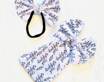 Cursive Daddy’s Girl Bow: Nylon headband, Headwrap, Piggies or Clip Hair Bow