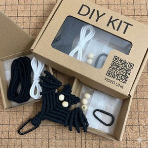 DIY Macrame Bat Keychain Kit with Video Tutorial, Beginner Friendly Craft Kit with Pre-Cut Cords, Spooky Halloween Gift, 26 Colors Available