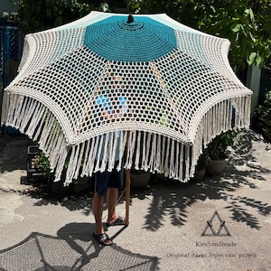 Handgefertigter Boho-Schirmüberzug aus Häkelnadeln – Ozean-inspiriertes Ombré-Design – 183 cm | 250 cm Ersatzschirm – Türkis, Hellblau & Elfenbein