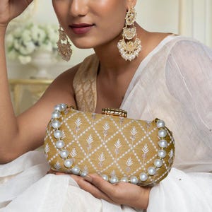 Pearl Handle Bridal Clutch: Embroidered Silk Wedding Party Bag