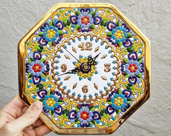 24 cm Spaanse keramische achthoekige klok. (9,45") met de hand geëmailleerd in 24-karaats goud in Sevilla - Spanje - Andalusische keramische wandklok