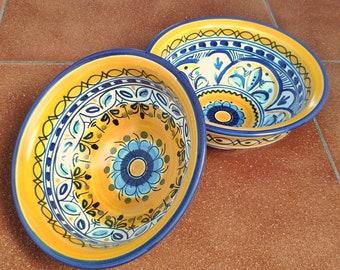 Set of 3 hand-painted ceramic bowls - 16cm. -18 cm. - Microwave and dishwasher safe - Lead free - Ceramic bowls handpainted -