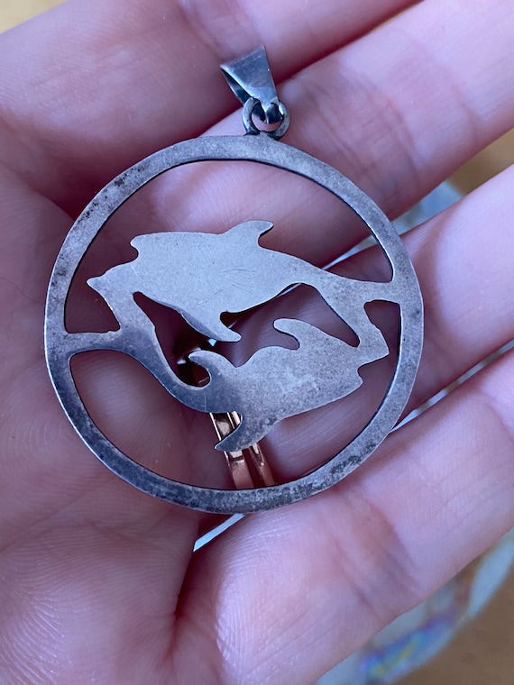 銀色の魚のペンダント。魚座の星座ペンダント - Etsy 日本