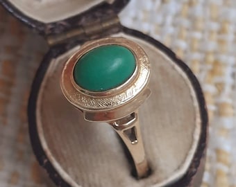 Vintage turquoise signet ring in 9ct gold.