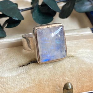Vintage chunky moonstone ring. Square boho silver ring