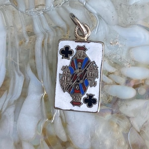 Pingente de carta de baralho em esmalte antigo. Pingente de conversão Valete de Paus.