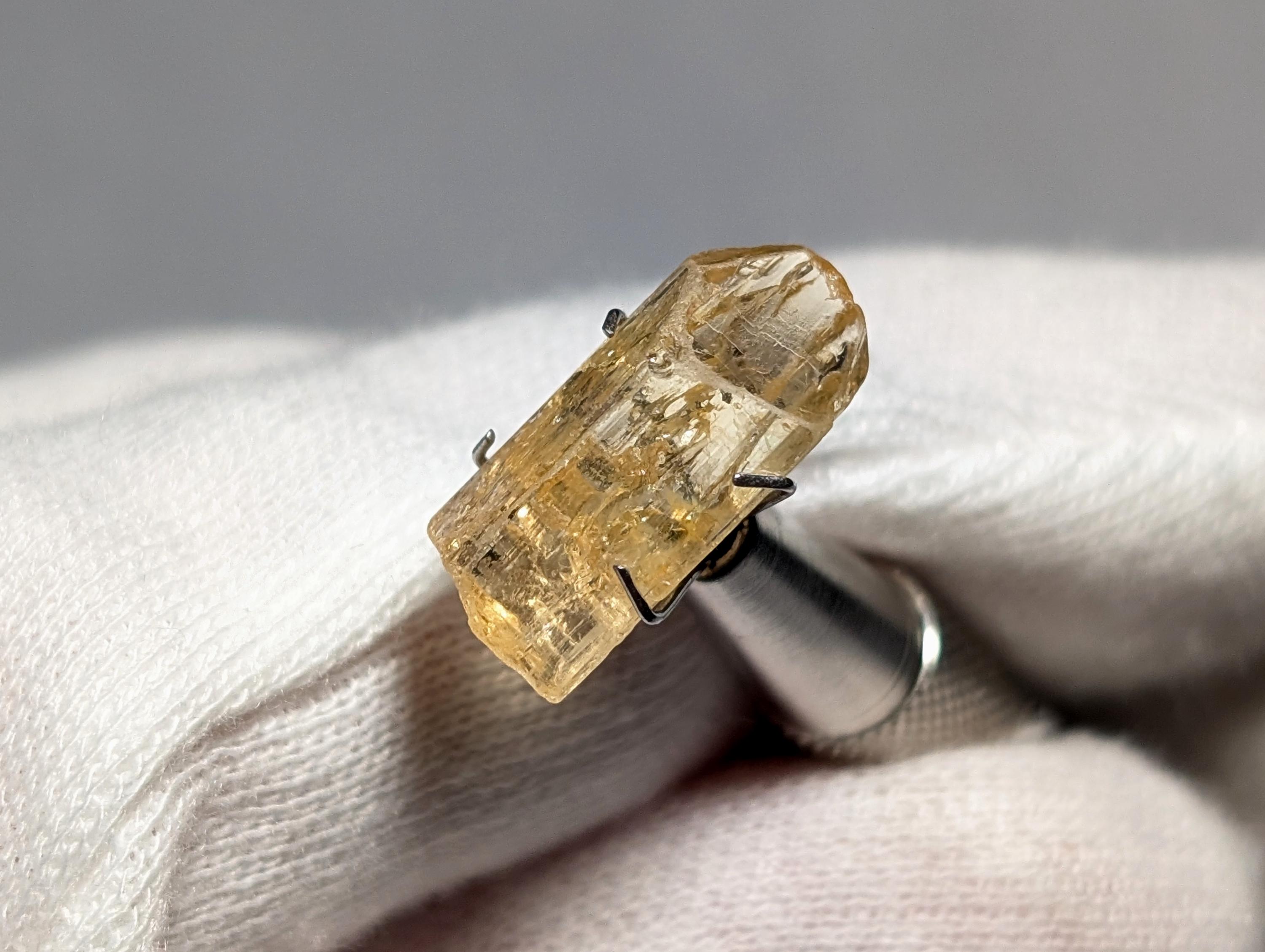 ブラジル、ミナスジェライス州、オウロ・プレト産のインペリアル