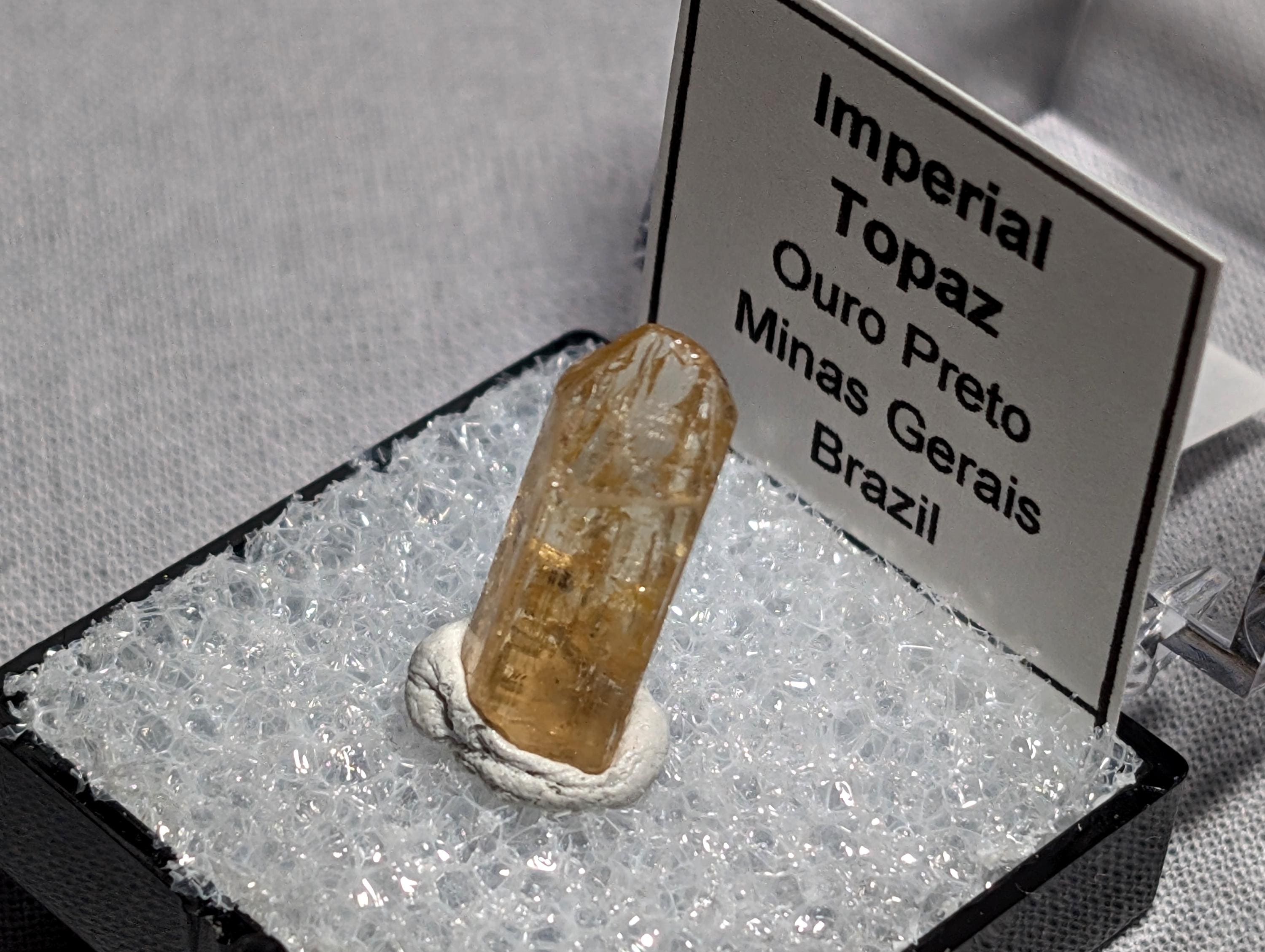 ブラジル、ミナスジェライス州、オウロ・プレト産のインペリアル