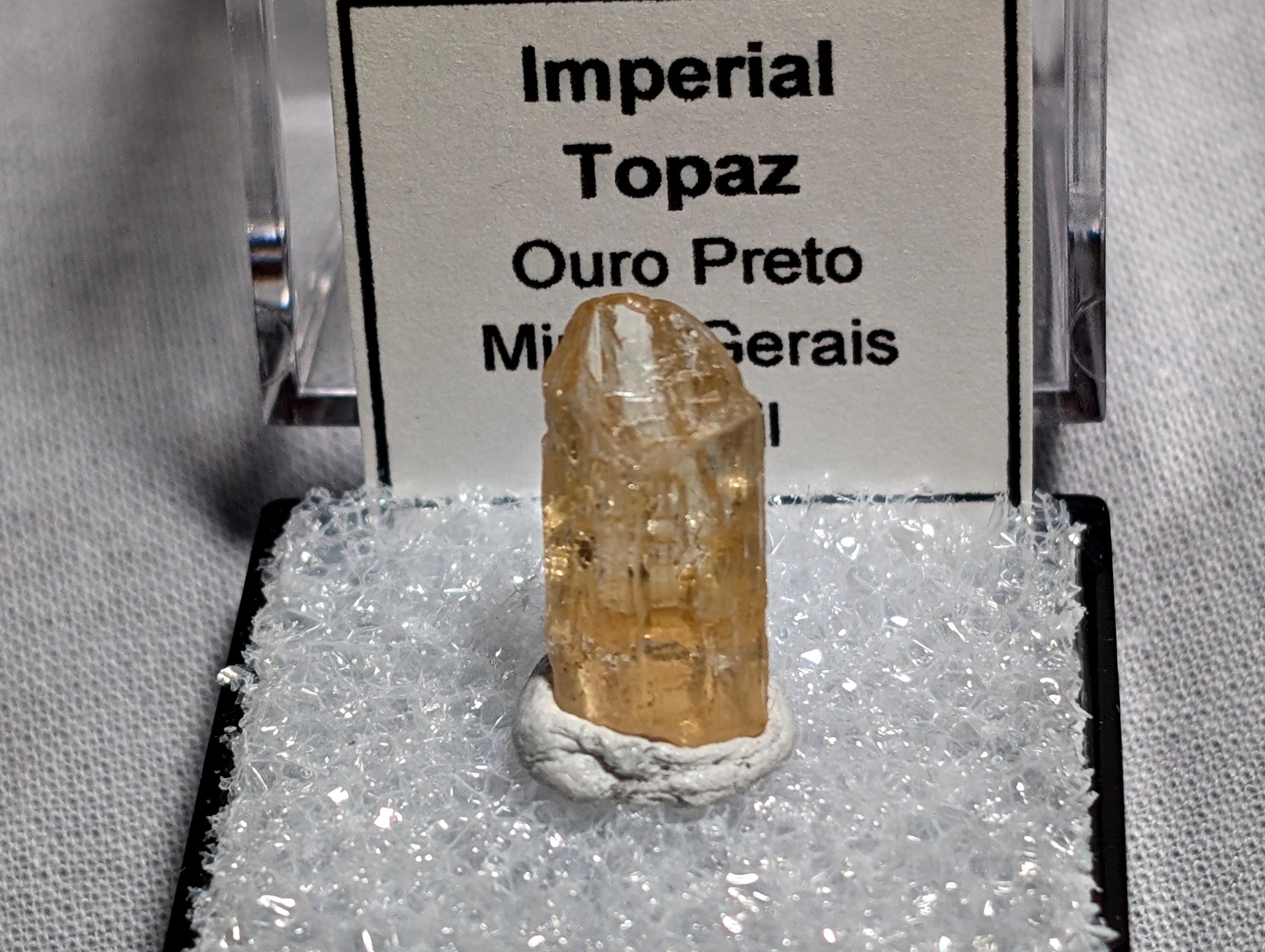 ブラジル、ミナスジェライス州、オウロ・プレト産のインペリアル