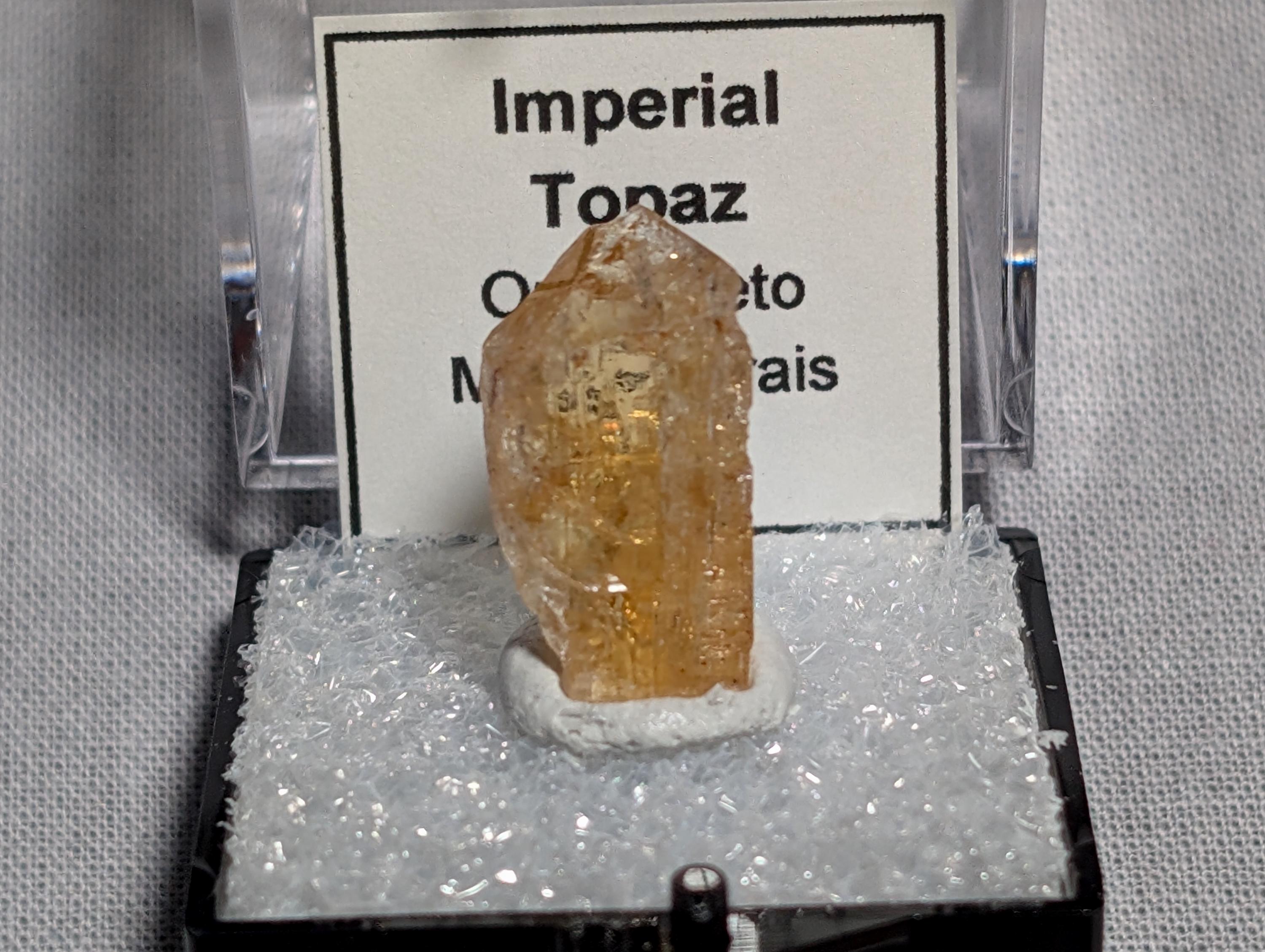 ブラジル、ミナスジェライス州、オウロ・プレト産のインペリアル