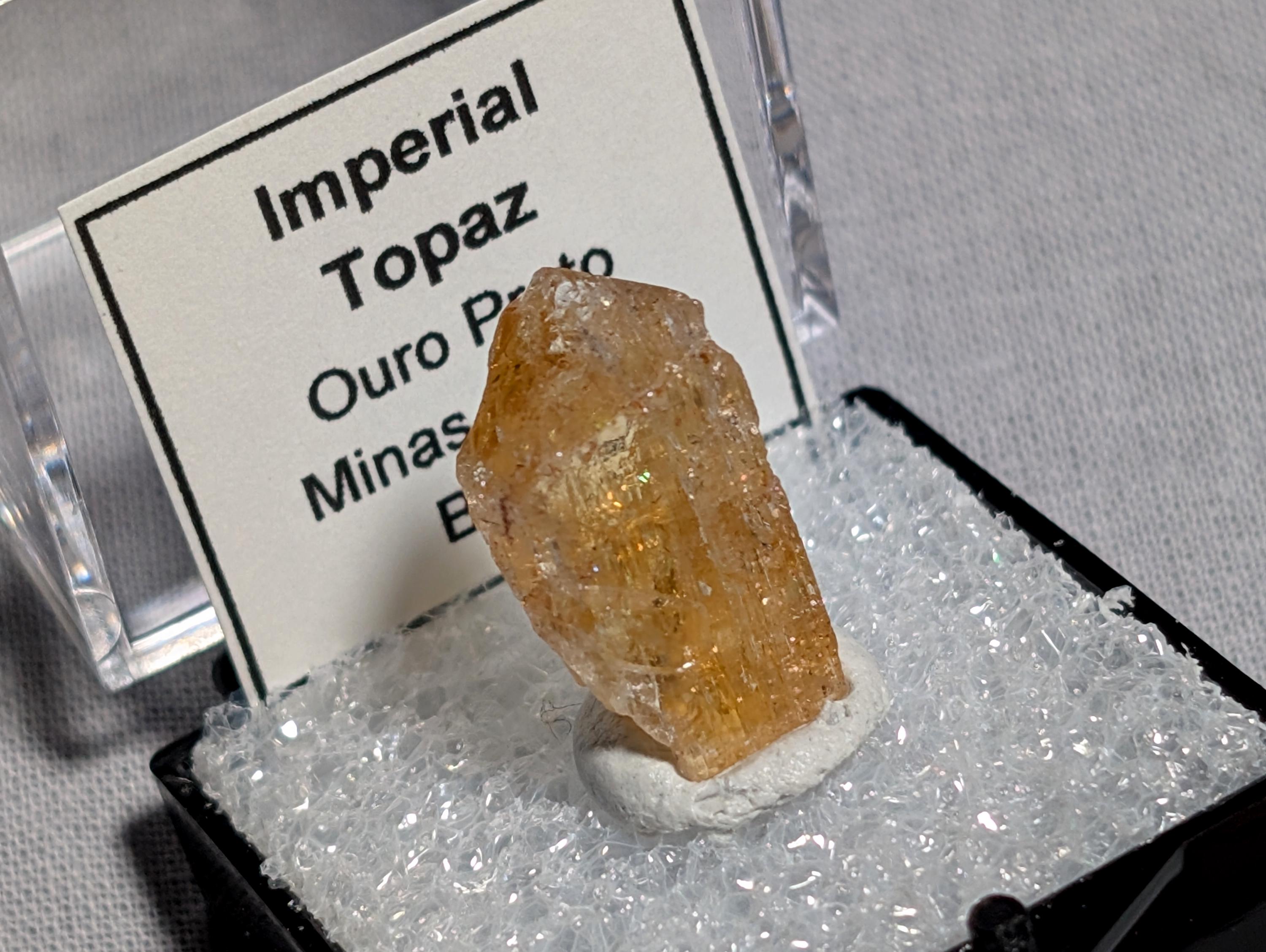 ブラジル、ミナスジェライス州、オウロ・プレト産のインペリアル