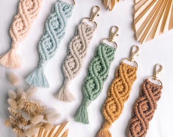 Macrame keychain