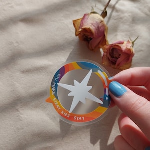 Wonky regenboog SKZ kompas doorzichtige sticker