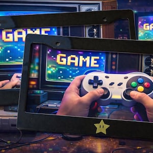 Invincible Star - Zwart met verschillende kleuren nummerplaatlijst - Aantal: 2 - Gamer-stijl Game Over Arcade - Onbeperkt leven