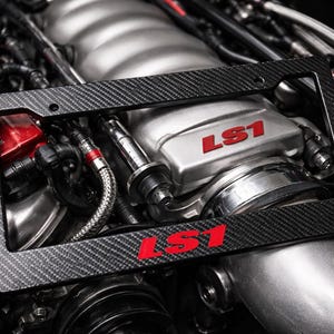 Motor de carreras "LS1" - Fibra de carbono con marco rojo para matrícula - LS Motor LS2 LS3 LS6 LS7