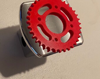 Cycle Gear en 3D Chrome w RED 2 pulgadas Trailer Hitch Cover - Cyclist Cool Gears