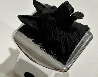3D のジャーマン シェパードの顔 - クローム ブラック - 2 インチ