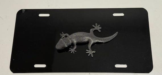 3Dの大きなヤモリ - 黒と様々な色 - 自動車のナンバープレートの