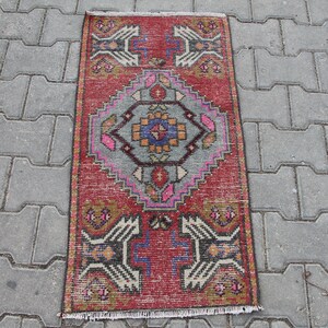 Vintage Red Oushak Rug: 1.5 x 3.2 ft Turkish Wool Doormat